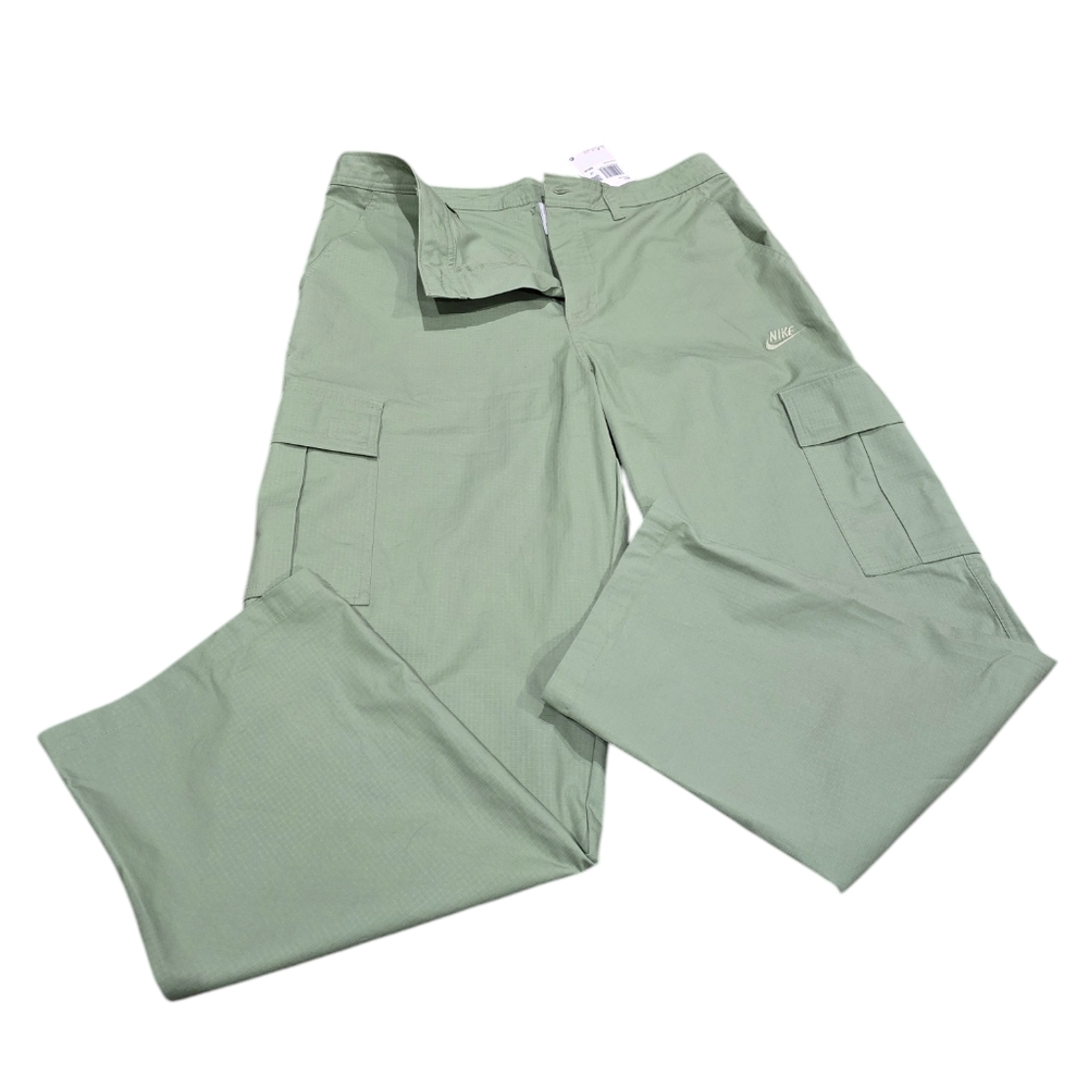 NWT Nike Club Men's Cargo Trousers, Size 34x30 - Picture 2 of 3